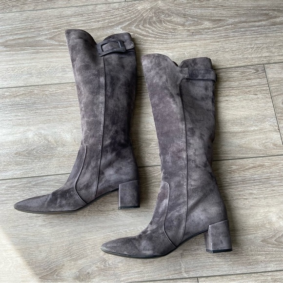 ROGER VIVIER Polly Suede Buckle Knee Boot In Grey - Picture 9 of 15